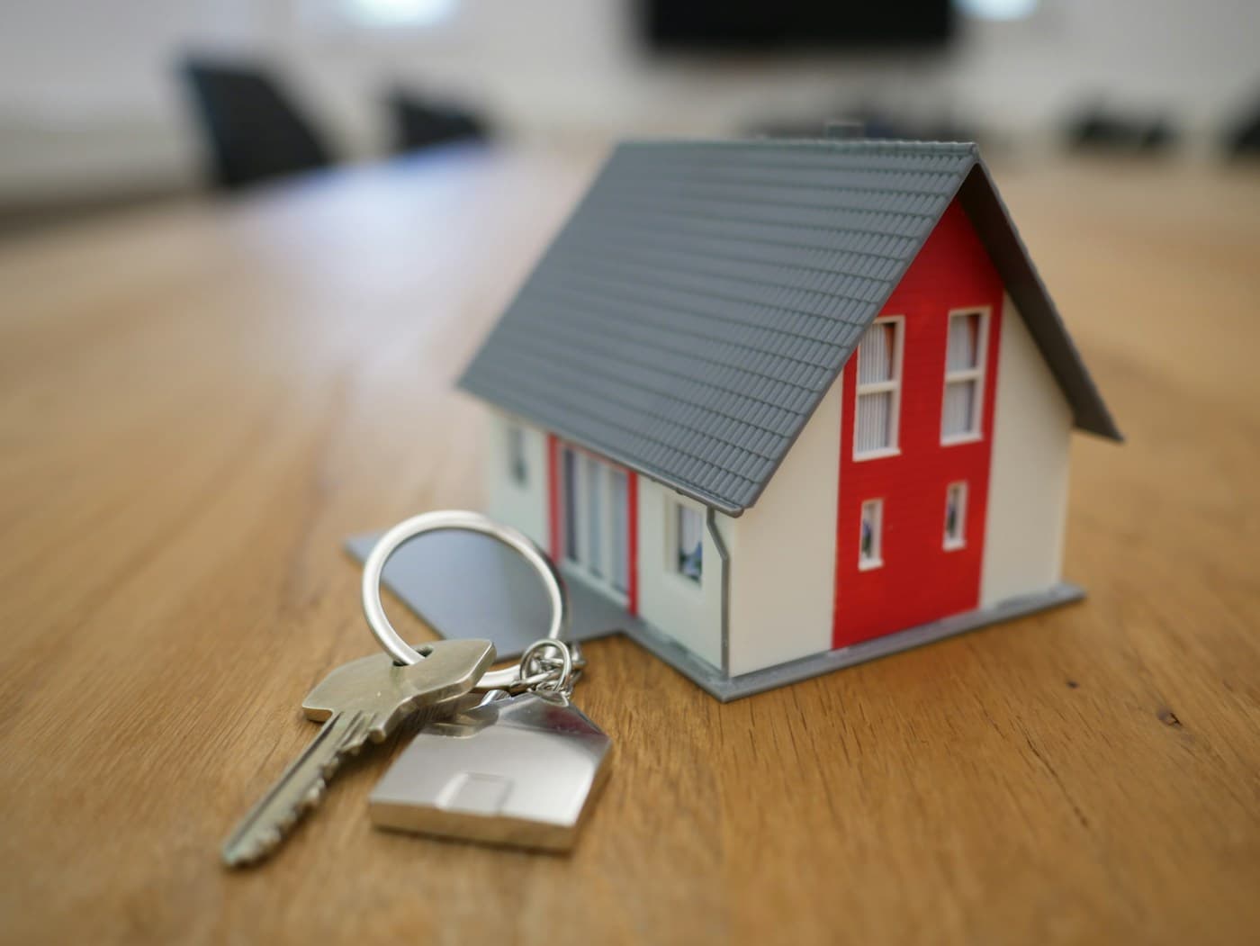 bank-refuses-mortgage-approval macro photo 1 מפתחות וחוזה משכנתא