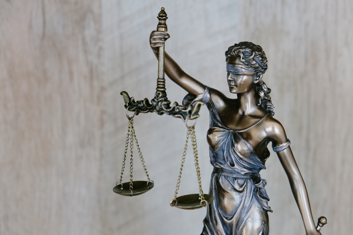 תצלום משפטי 1 — guy-avni-lawyer communication negotiation clarity communication img-1 photo-1 — Avni Guy legal content